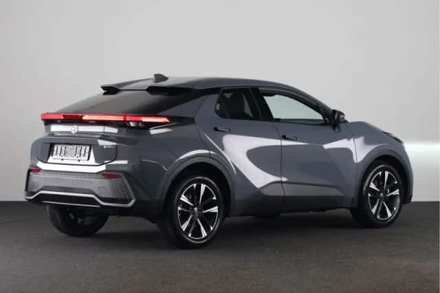Toyota C-HR (2026) thumbnail 2