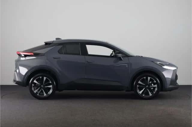 Toyota C-HR (2026) thumbnail 3