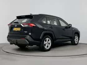 Toyota RAV4 (2021) thumbnail 2