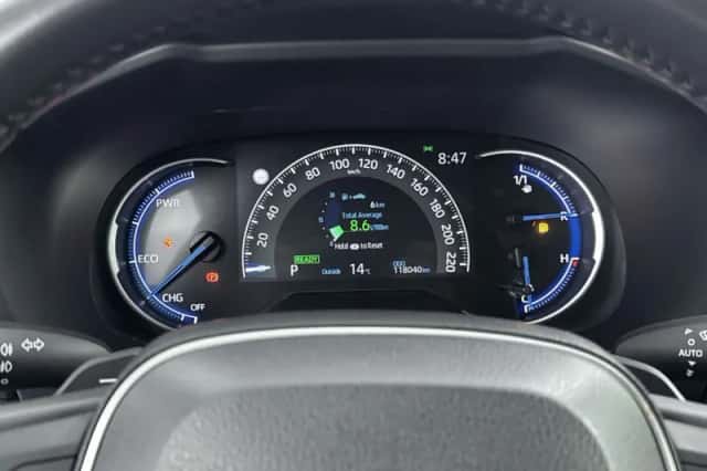 Toyota RAV4 (2021) thumbnail 5
