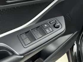 Toyota C-HR (2021) thumbnail 23