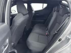 Toyota C-HR (2019) thumbnail 17