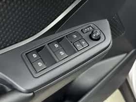 Toyota C-HR (2019) thumbnail 22