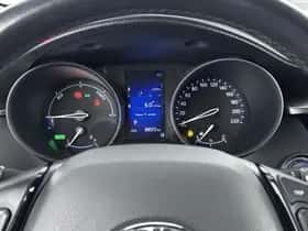 Toyota C-HR (2019) thumbnail 5