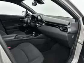 Toyota C-HR (2019) thumbnail 6