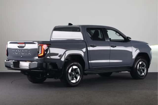 Toyota Hilux (2026) thumbnail 2