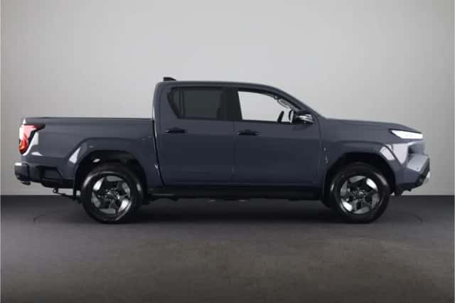 Toyota Hilux (2026) thumbnail 3