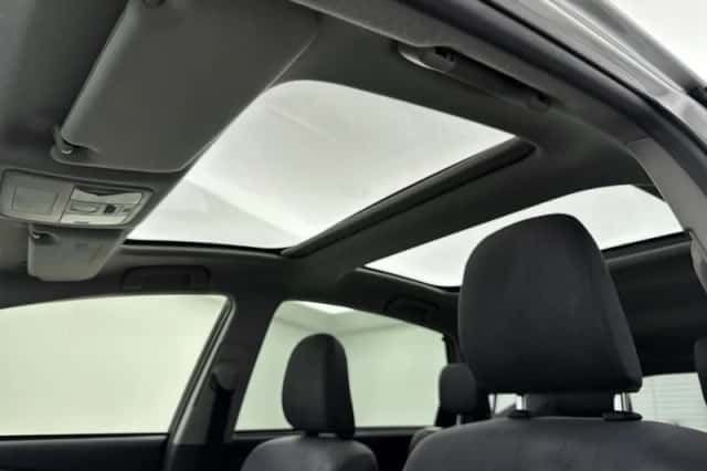 Toyota Prius (2012) thumbnail 5