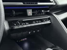 Toyota C-HR (2024) thumbnail 11