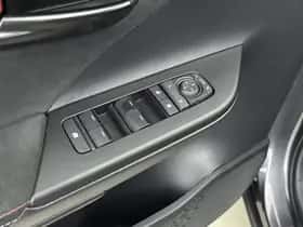 Toyota C-HR (2024) thumbnail 23