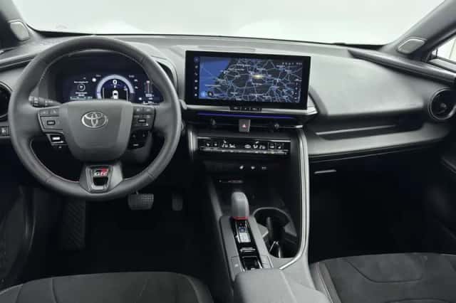Toyota C-HR (2024) thumbnail 5