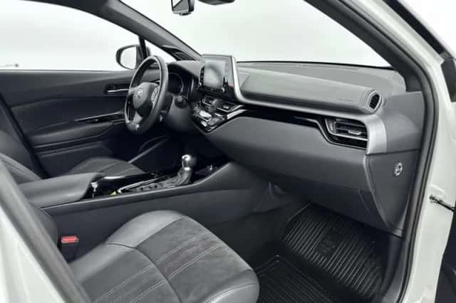 Toyota C-HR (2021) thumbnail 6