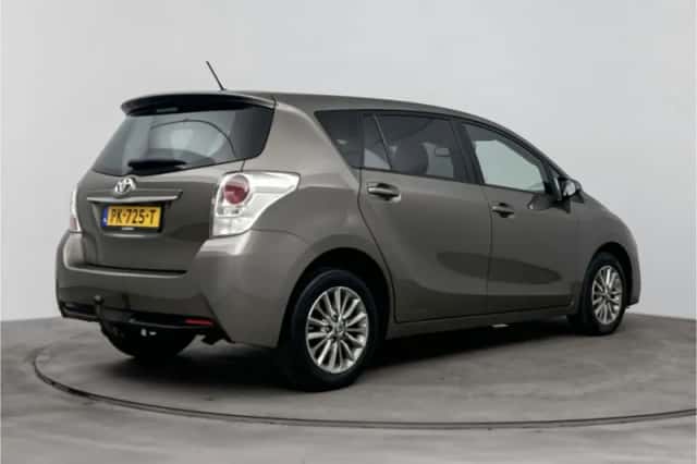 Toyota Verso (2017) thumbnail 2