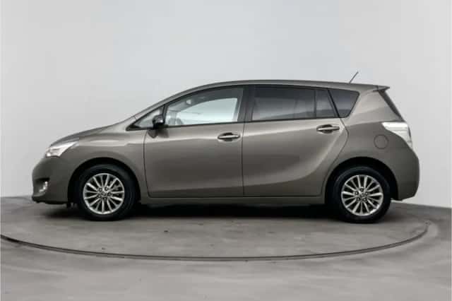 Toyota Verso (2017) thumbnail 3