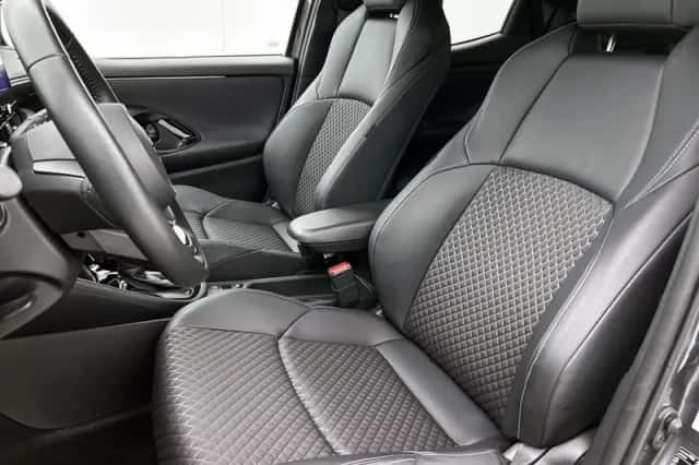 Toyota Yaris (2025) thumbnail 4