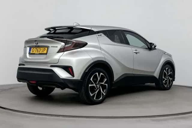 Toyota C-HR (2019) thumbnail 2