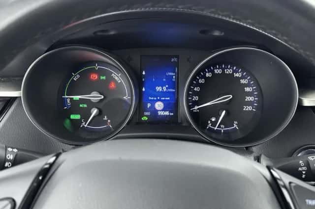 Toyota C-HR (2019) thumbnail 5
