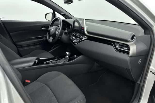 Toyota C-HR (2019) thumbnail 6