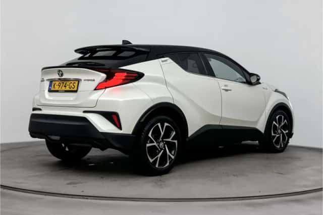 Toyota C-HR (2021) thumbnail 2