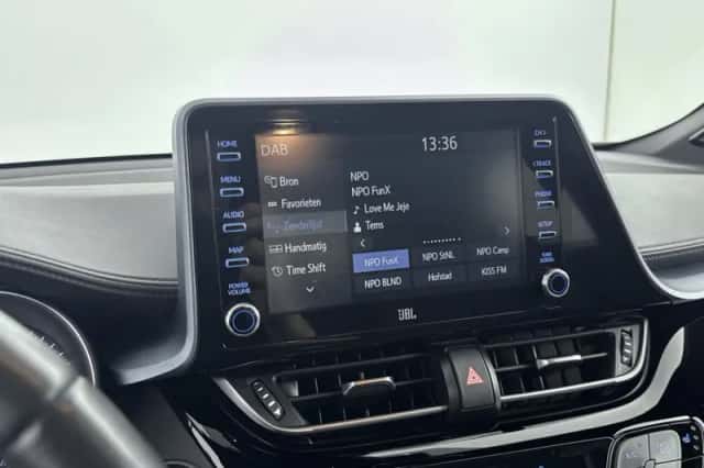 Toyota C-HR (2021) thumbnail 6