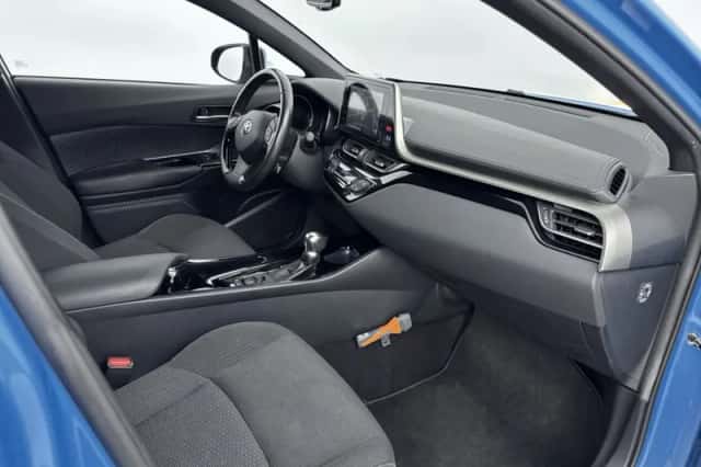Toyota C-HR (2019) thumbnail 6