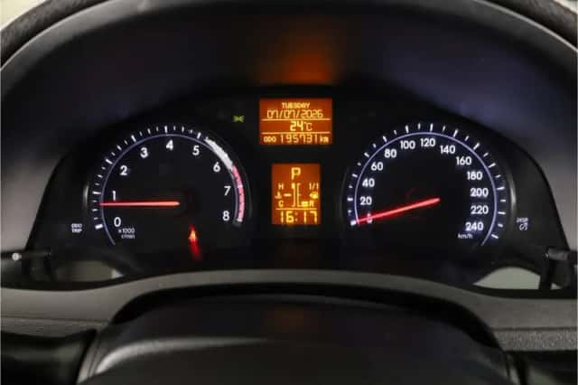 Toyota Avensis (2013) thumbnail 5