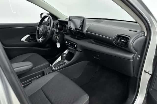 Toyota Yaris (2023) thumbnail 6