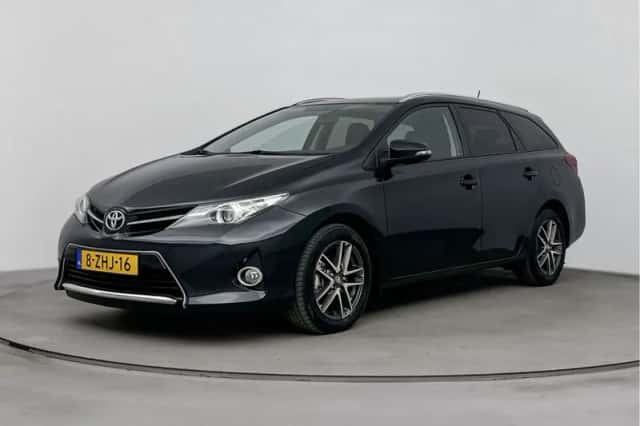 Toyota Auris (2015) thumbnail 1