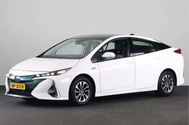 Toyota Prius (2017) thumbnail 1