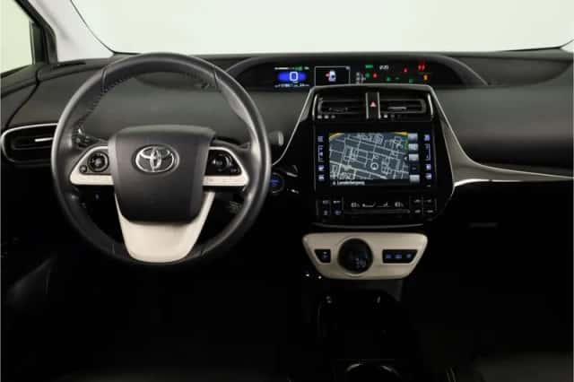 Toyota Prius (2017) thumbnail 4
