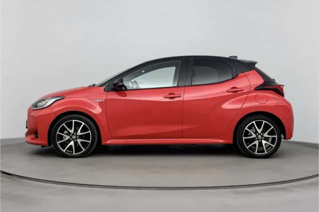 Toyota Yaris (2021) thumbnail 3
