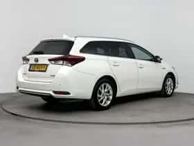 Toyota Auris (2018) thumbnail 2