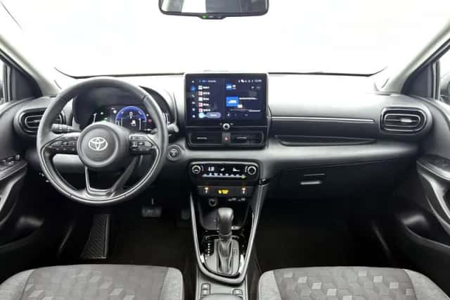 Toyota Yaris (2025) thumbnail 4