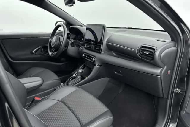 Toyota Yaris (2024) thumbnail 6