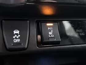 Toyota RAV4 (2025) thumbnail 18