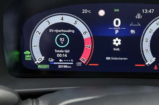 Toyota C-HR (2025) thumbnail 5
