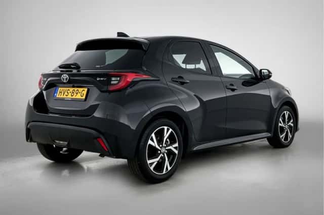 Toyota Yaris (2025) thumbnail 2