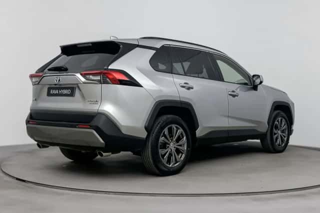 Toyota RAV4 (2024) thumbnail 2