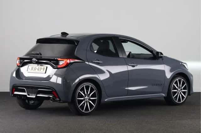 Toyota Yaris (2025) thumbnail 2
