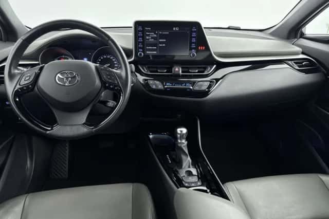 Toyota C-HR (2022) thumbnail 4