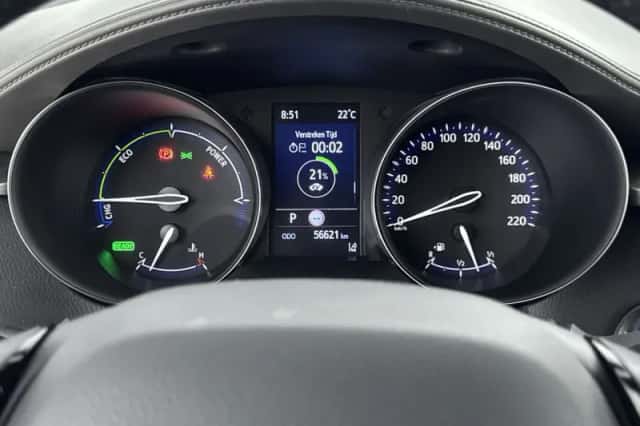 Toyota C-HR (2022) thumbnail 5