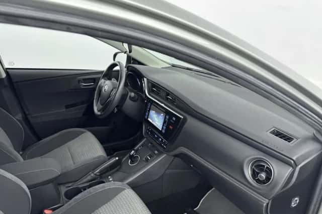 Toyota Auris (2018) thumbnail 6