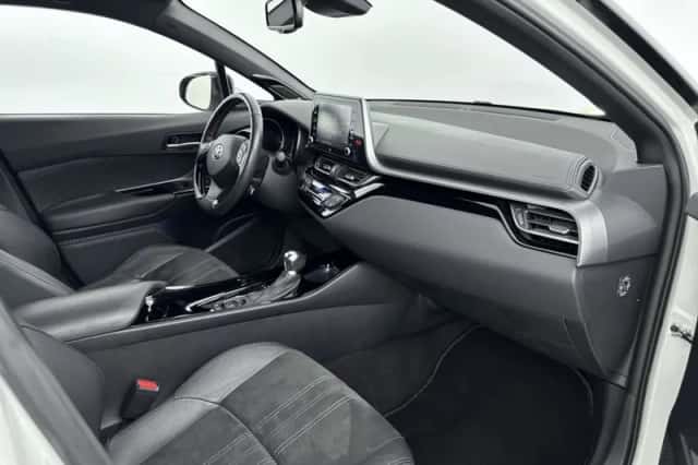 Toyota C-HR (2021) thumbnail 6