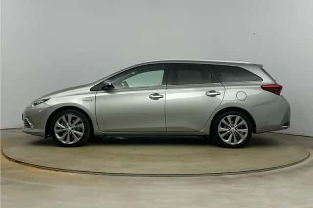Toyota Auris (2017) thumbnail 3