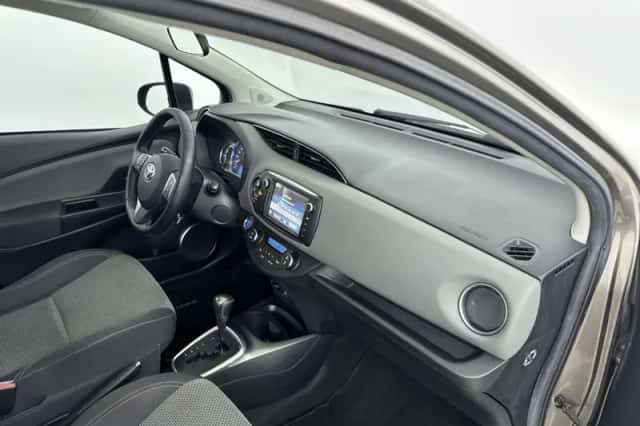 Toyota Yaris (2016) thumbnail 6