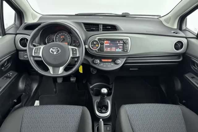 Toyota Yaris (2013) thumbnail 4