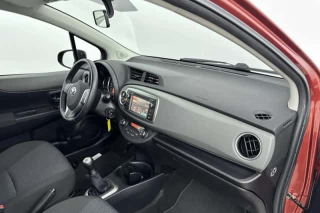Toyota Yaris (2013) thumbnail 6