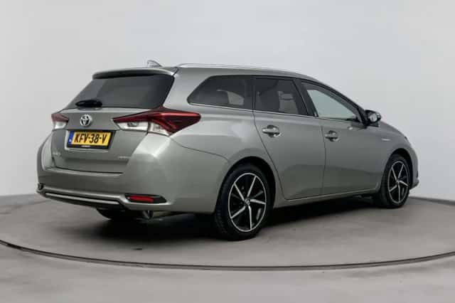 Toyota Auris (2018) thumbnail 2