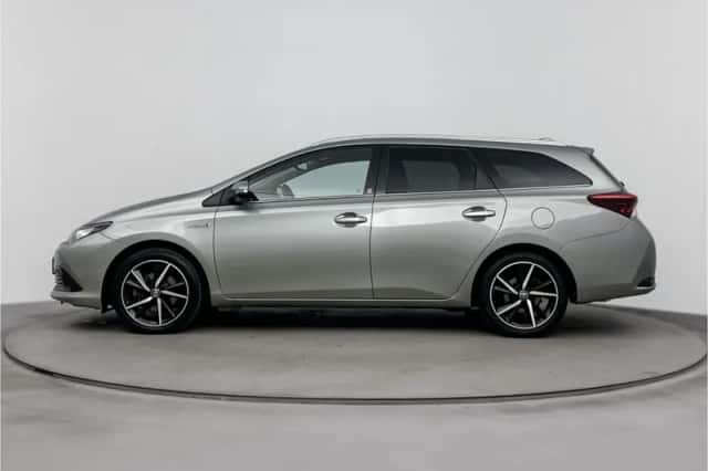 Toyota Auris (2018) thumbnail 3