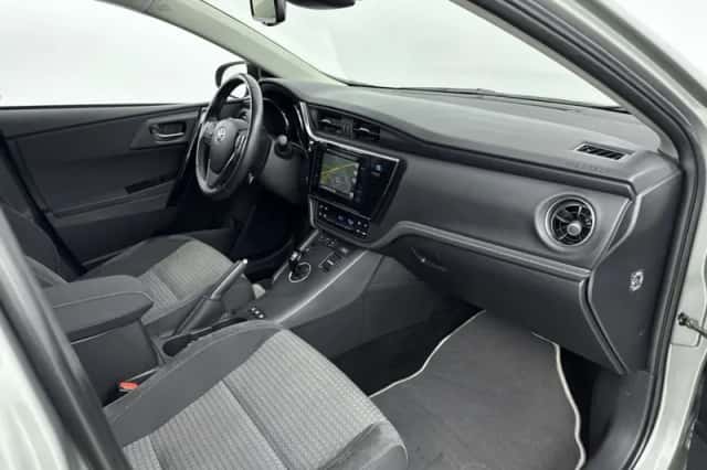 Toyota Auris (2018) thumbnail 6